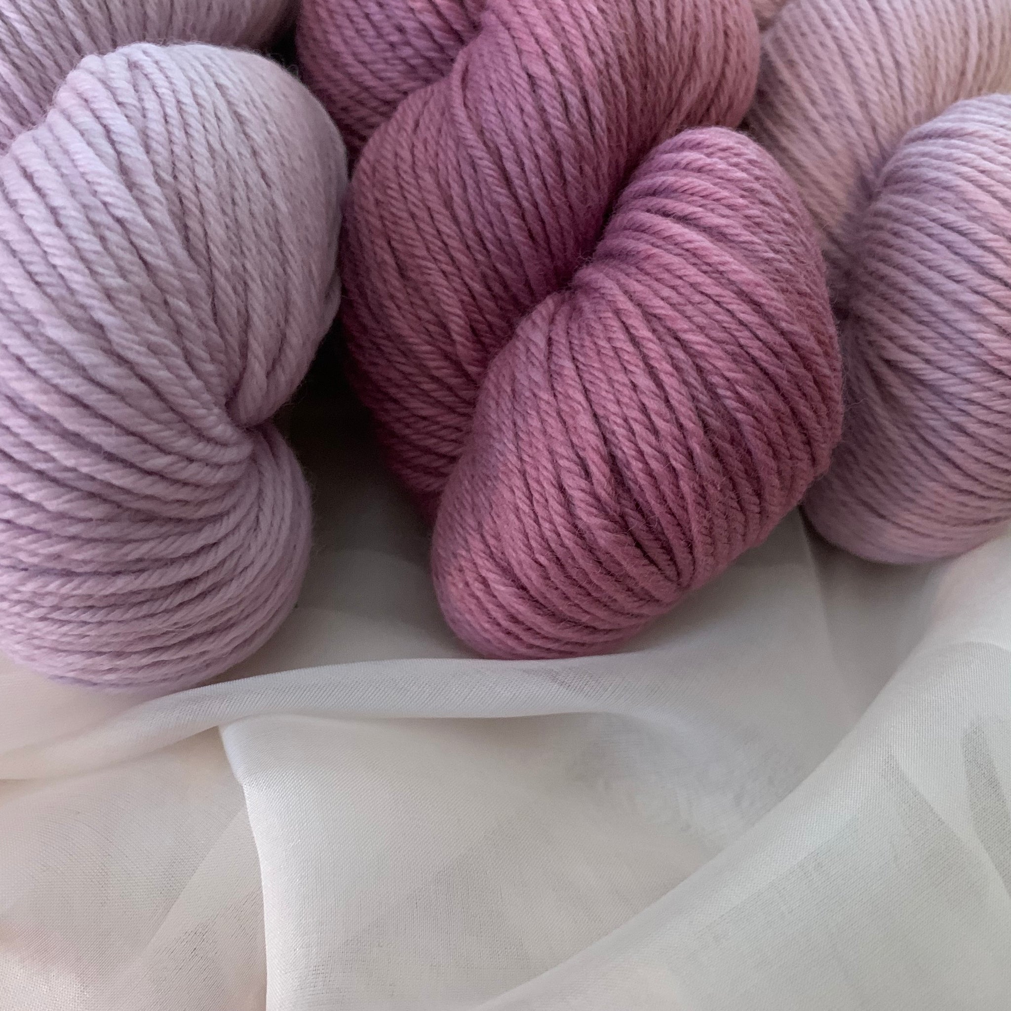 Rosy Green Wool - Lovely Merino Treat